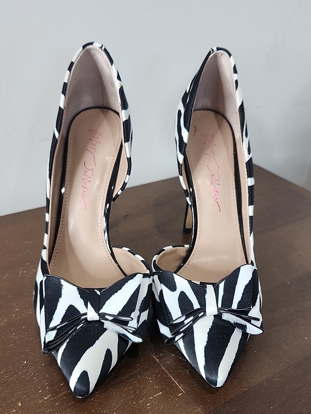 Betsy Johnson - Black & White Zebra Print Pointed Toe Pumps with Bow - 8